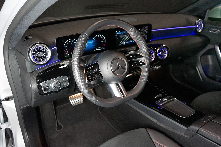 Mercedes-Benz A 250 e AMG Line Advanced Plus 218hk