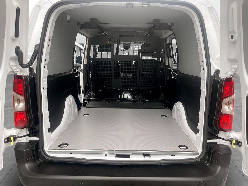 Bild på Crew Cab 1,5 BlueHDi 130hk Aut - EDITION! SERVICE & VINTERHJUL INGÅR!