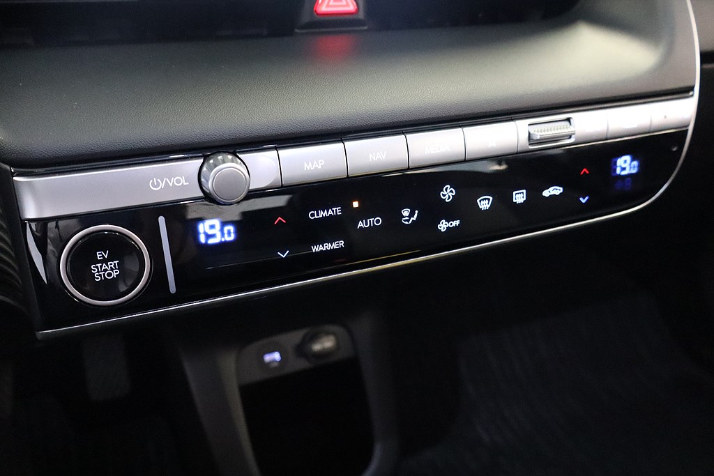 Bild på Essential 72.6kWh 218hk Aut - B-KAMERA, ELSTOL, NAV