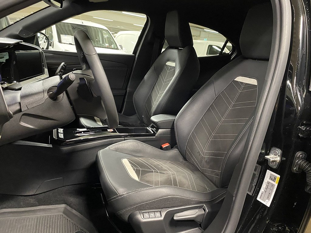 Bild på Ultimate 1.2 PT 130hk Aut - RATTVÄRME, CARPLAY