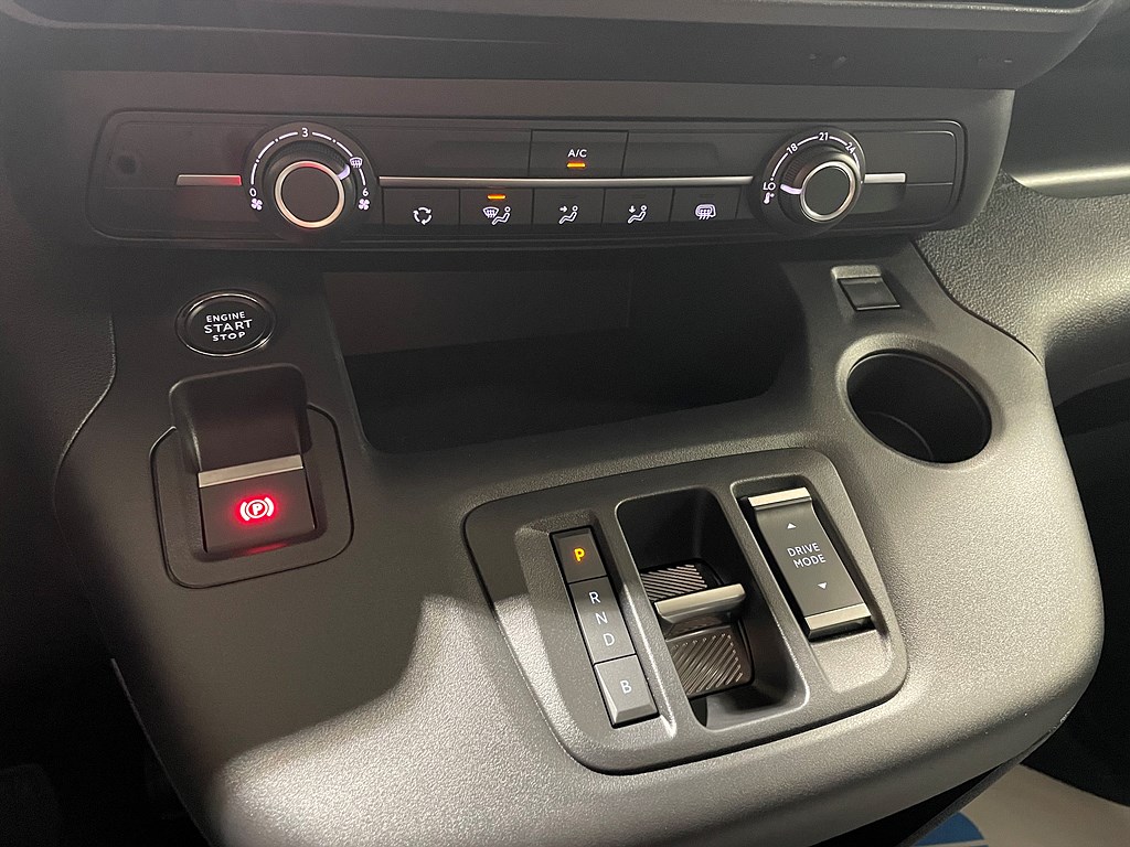 Bild på Premium 50kWh 136hk Aut L2 - DRAG,B-KAMERA,VÄRMARE