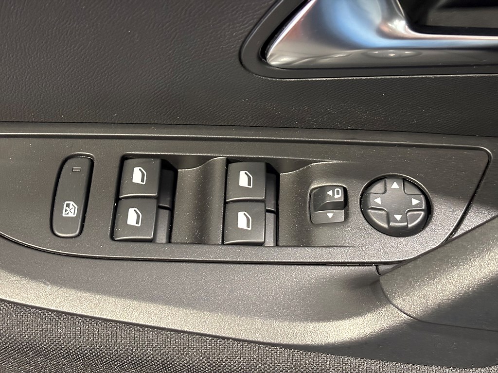 Bild på Active Pack 1.2 PT 100hk - CARPLAY, BACKSENSORER