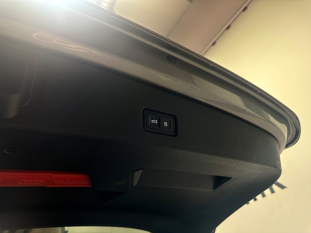 Bild på 50 e-Tron Quattro S Line Edition One 300hk - 360-KAMERA, DRAG