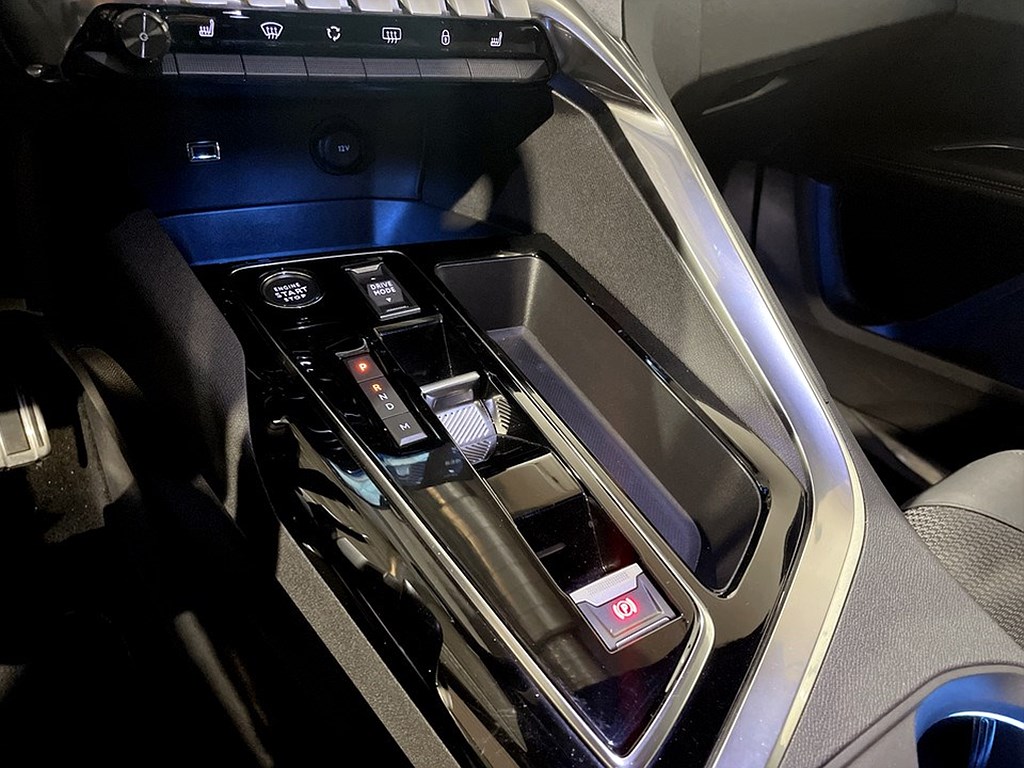 Bild på GT 1.2 PT 130hk Aut  - B-KAMERA, CARPLAY