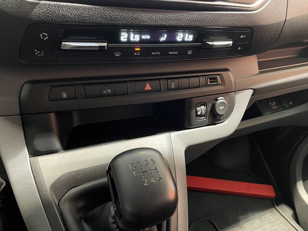 Bild på Business PRO+ 1.6 BHDi 115hk L2 - WEBASTO, B-KAMERA, KAMREM BYTT, NYSERVAD
