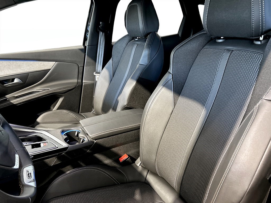 Bild på GT Black Pack 1.2 PT 130hk Aut - B-KAMERA, NAVI