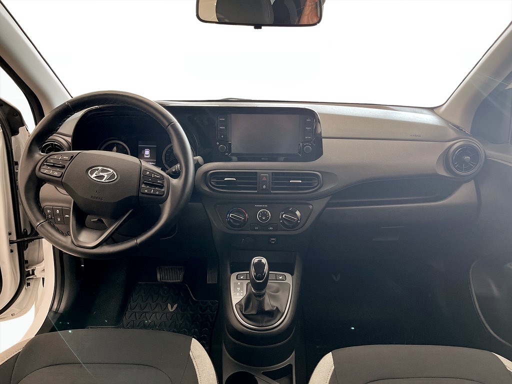 Bild på Essential 1.0 MPi 67hk Aut - CARPLAY
