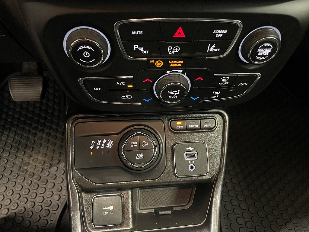 Bild på Limited 1.3 PHEV 190hk Aut AWD - B-KAMERA, NAV, RATTVÄRME