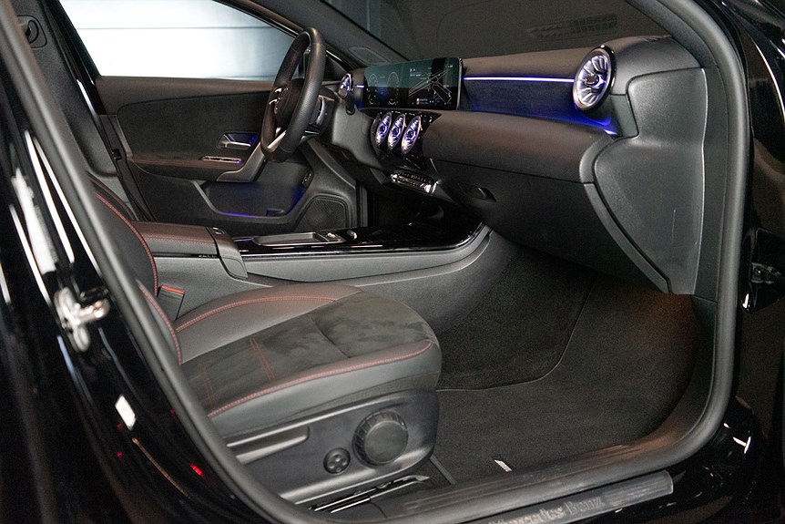 Mercedes-Benz A 250 e Sedan AMG Line Advanced Plus 218hk