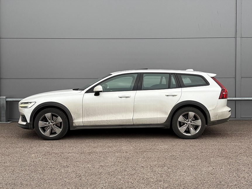 Volvo V60 D4 AWD Cross Country / Panorama / Harman Kardon / Elstol / Navigation
