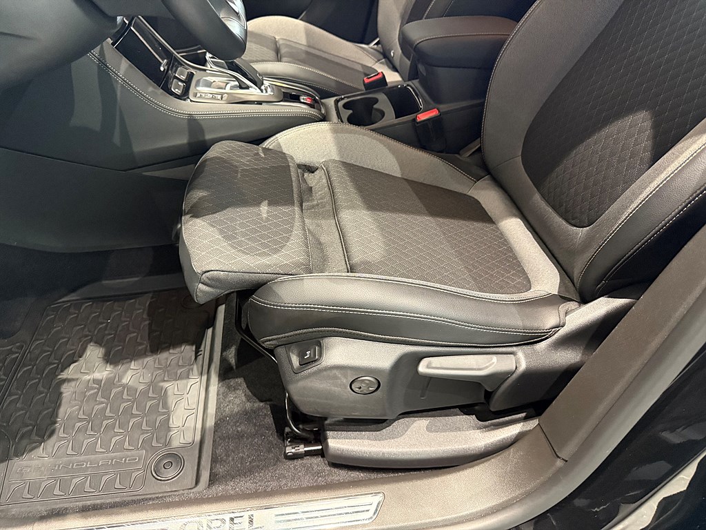 Bild på GS-Line 1.2 PT 130hk Aut - B-KAMERA, CARPLAY