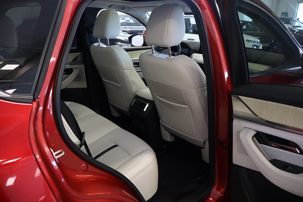Bild på Takumi PHEV 2.5 327hk Aut AWD - 360-KAMERA, BOSE, PANO