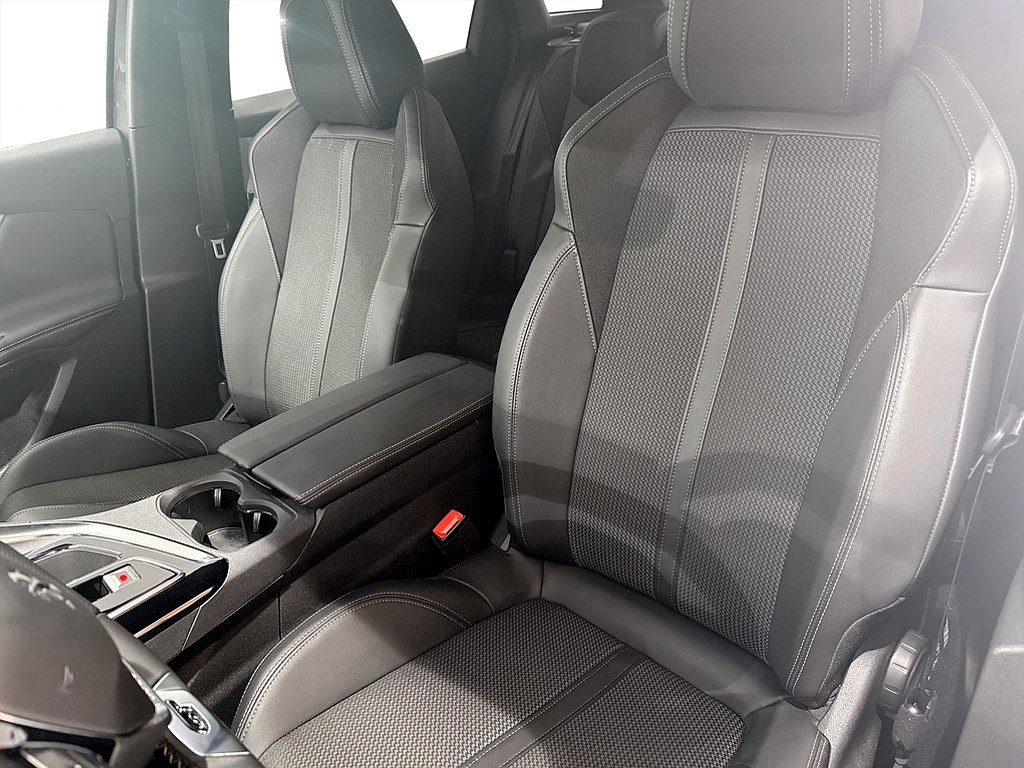 Bild på GT 1.2 PT 130hk Aut - B-KAMERA, CARPLAY