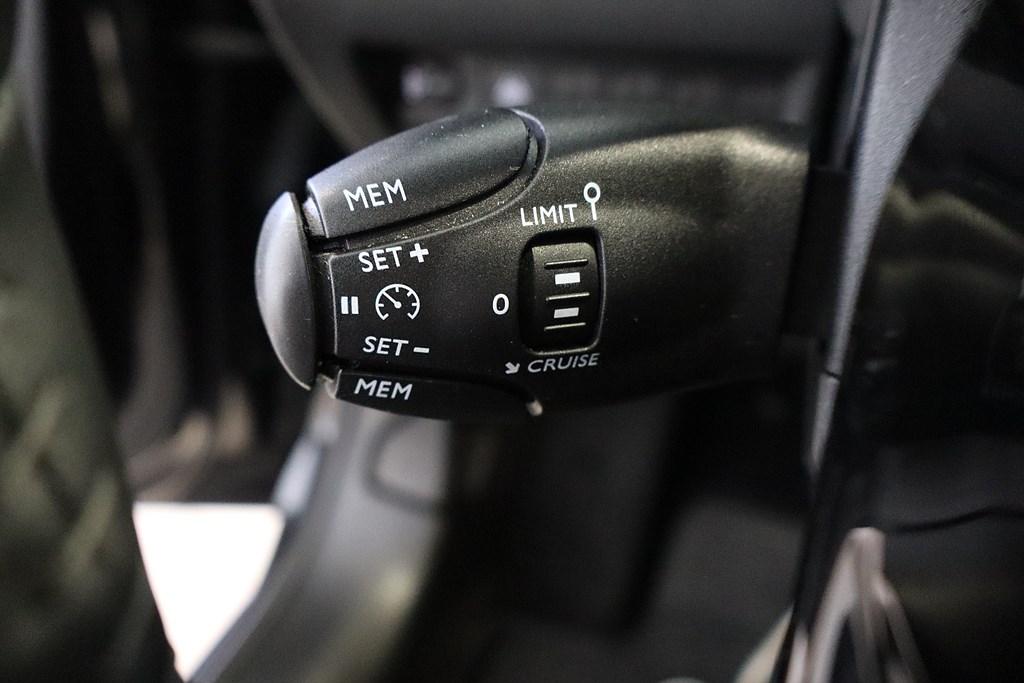 Bild på Allure Pack 1.2 PT 100hk Aut - B-KAMERA, CARPLAY