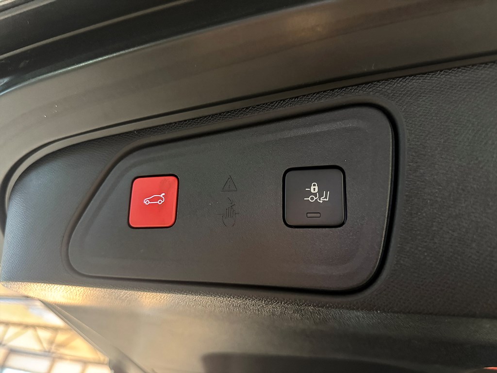 Bild på GT BLACK PACK 1.2 PT 130hk Aut - PEUGEOT APPROVED