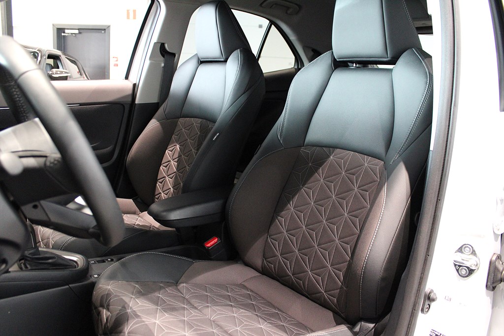 Bild på Cross Style Edition Hybrid 116hk Aut - B-KAMERA, RATTVÄRME