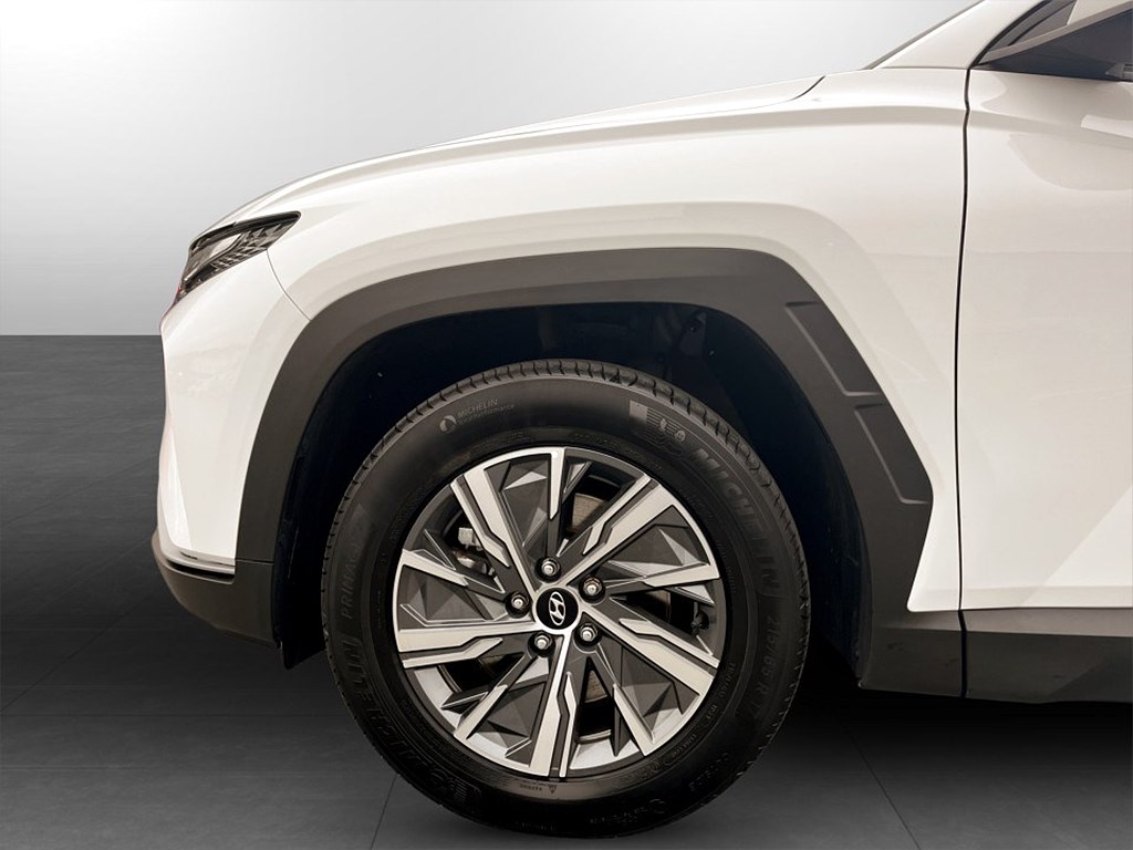 Bild på Essential Hybrid 230hk Aut - BACKKAMERA