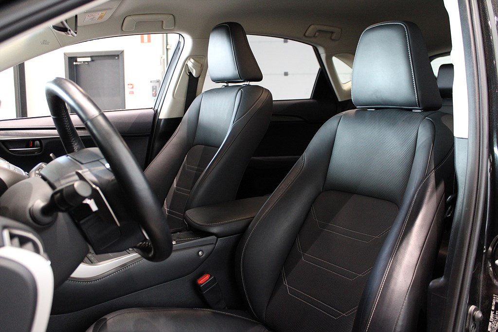 Bild på Executive 300h 2.5 E-CVT 197hk Aut AWD - M-BAKLUCKA,NAVI,B-KAMERA