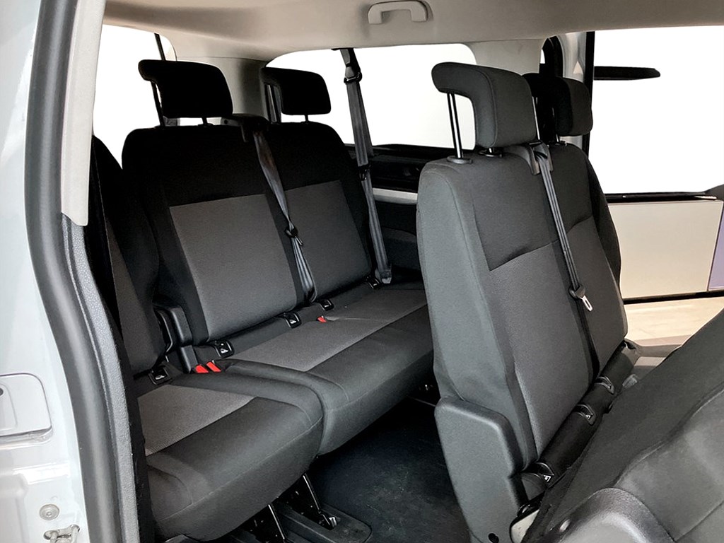 Bild på Feel 75kWh 136hk L3 - 9-SITS, B-KAMERA