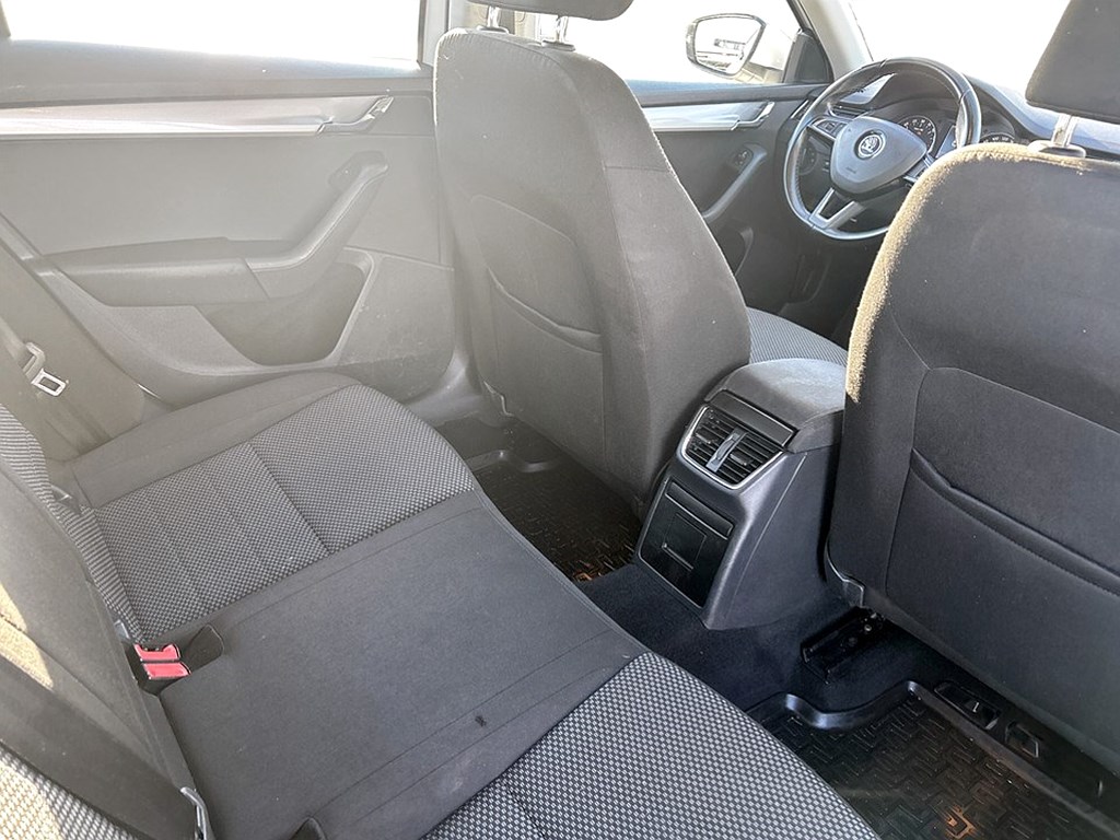 Bild på Kombi Ambition 1.6 TDI 105hk Aut - NYSERVAD, DRAG