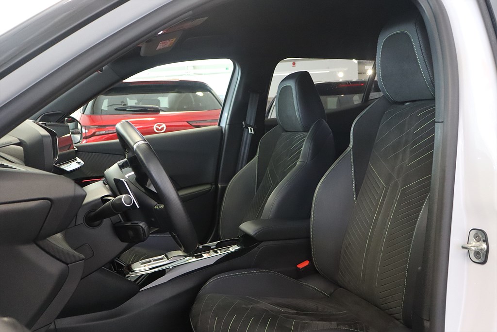 Bild på GT 1.2 PT 130hk Aut - B-KAMERA, CARPLAY, NAVI