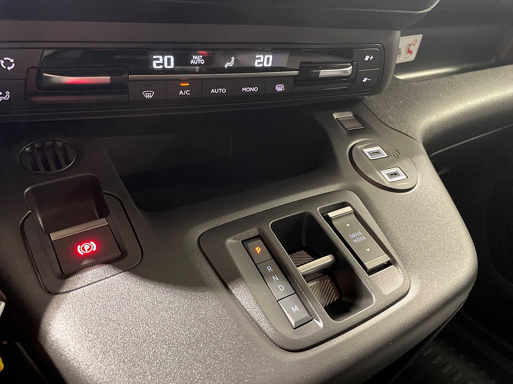 Bild på Crew Cab 1,5 BlueHDi 130hk Aut - EDITION! SERVICE & VINTERHJUL INGÅR!