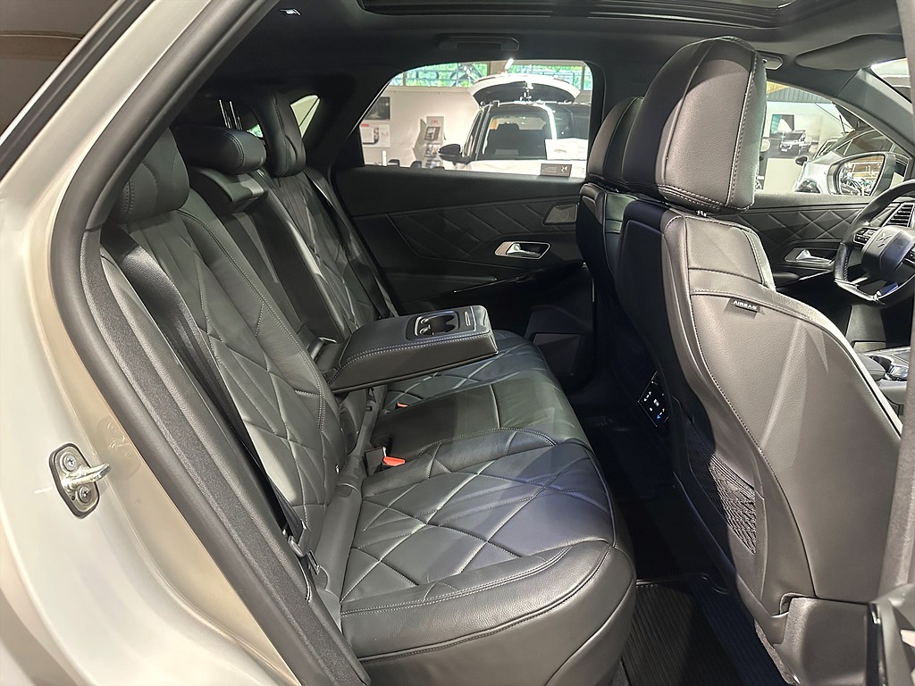 Bild på Rivoli Exclusive E-Tense 300hk Aut AWD - PANO, FOCAL, MASSAGE