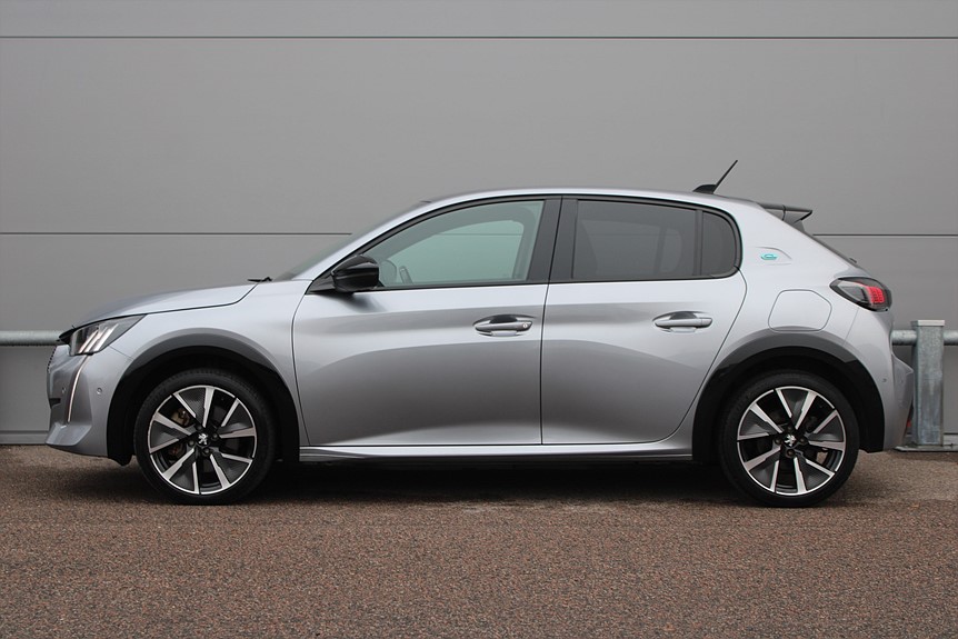 Peugeot e-208 GT line / Navigation / Kamera /