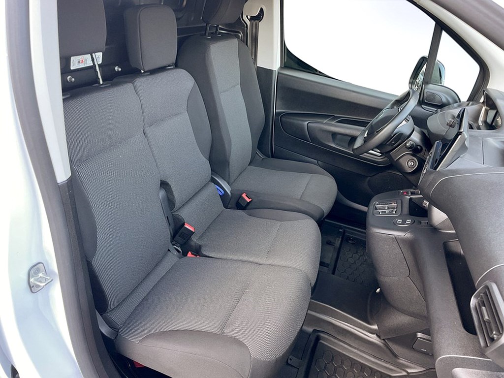 Bild på 1.5 BlueHDi 130hk Aut L2 - DRAG, B-KAMERA