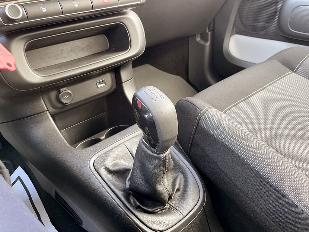 Bild på Feel 1.2 PT 82hk - CARPLAY, EN ÄGARE