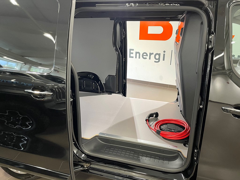 Bild på PRO+ 75kWh 136hk Aut L3 - DUBBLADÖRRAR,B-KAMERA
