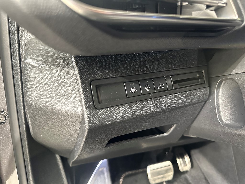 Bild på GT Black Pack 1.2 PT 130hk Aut - NAV, CARPLAY, MOTORISERAD BAKLUCKA