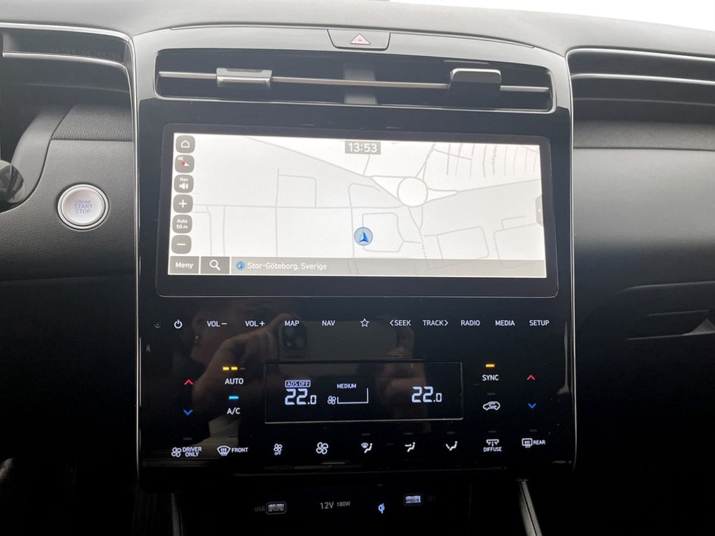 Bild på Essential Hybrid 230hk Aut - BACKKAMERA