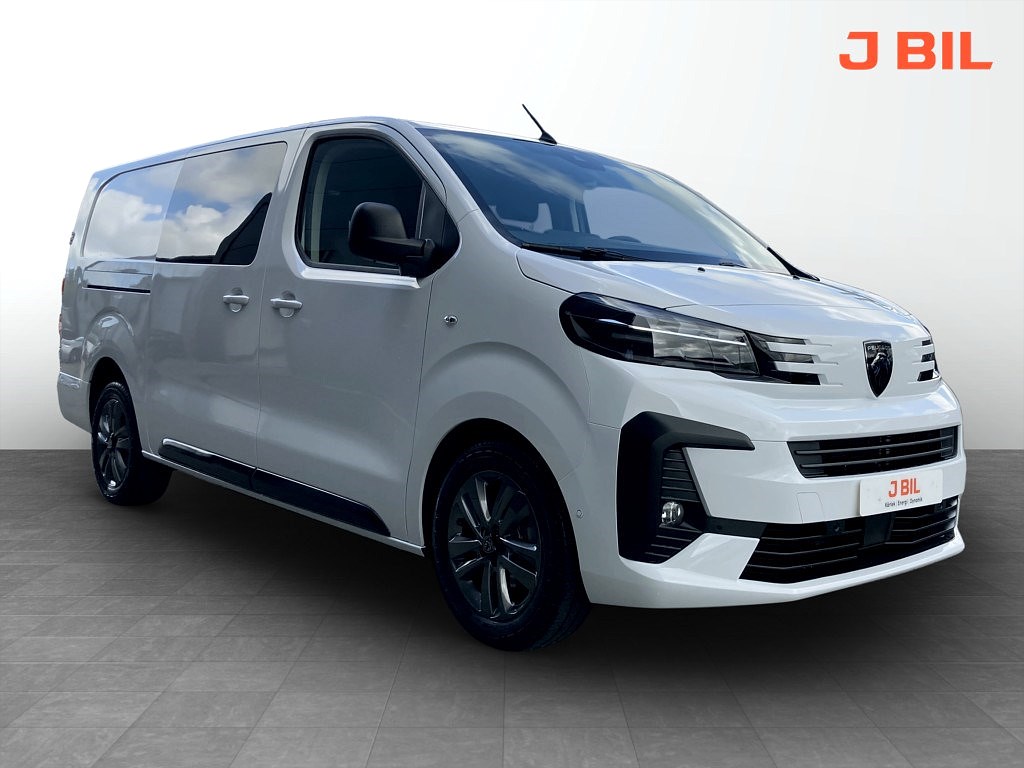 Bild på Crew Cab PLUS 180hk Aut L3 + DRAGKROK - DEMO