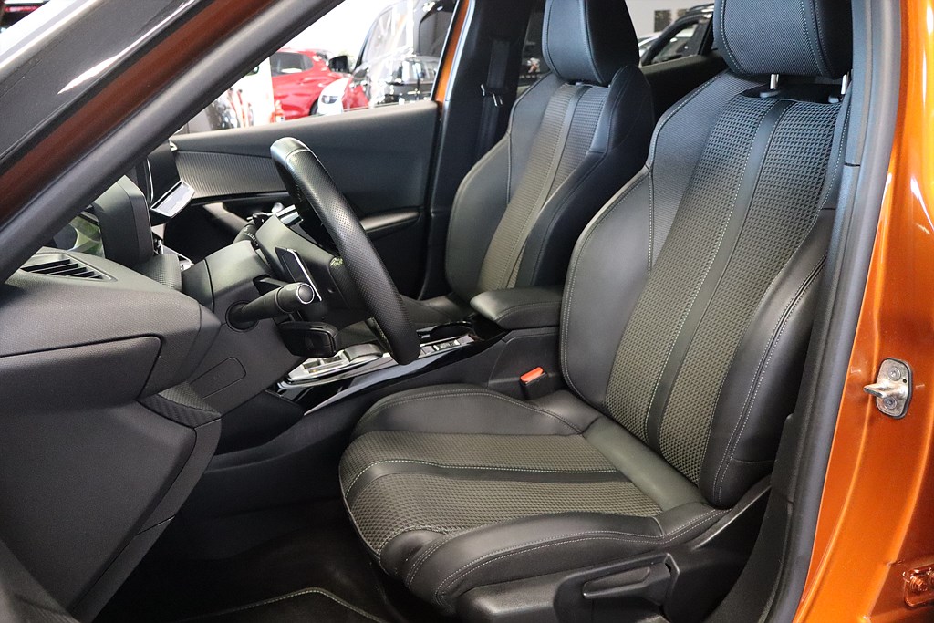 Bild på GT 1.2 PT 130hk Aut - B-KAMERA, CARPLAY, NAV