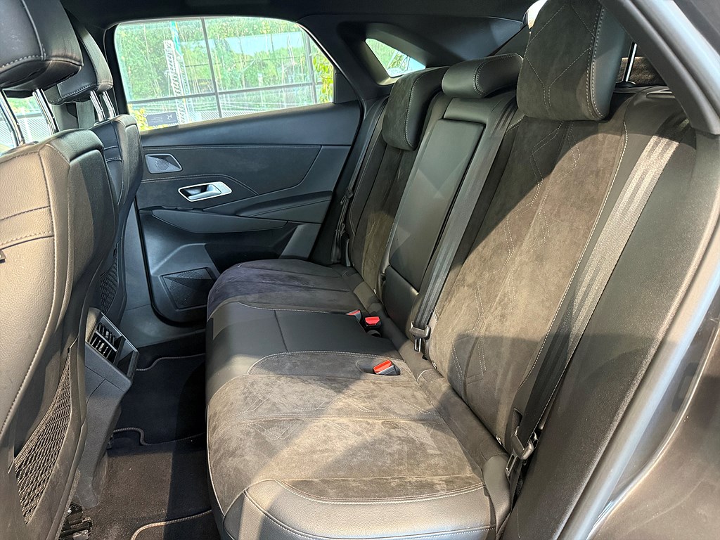 Bild på E-Tense Performance Business 300hk Aut 4x4 - BKAMERA,CARPLAY