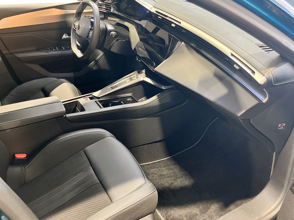 Bild på GT 1.2 PT 130hk Aut - B-KAMERA, CARPLAY