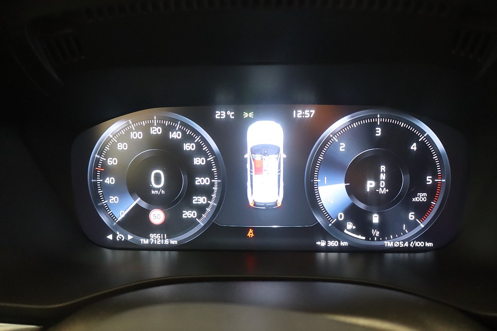 Bild på Momentum B4 197hk Aut AWD - B-KAMERA,CARPLAY