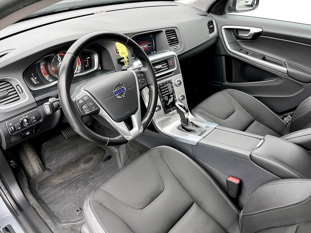 Bild på Momentum 190hk Aut - DRAG, BACKSENSORER