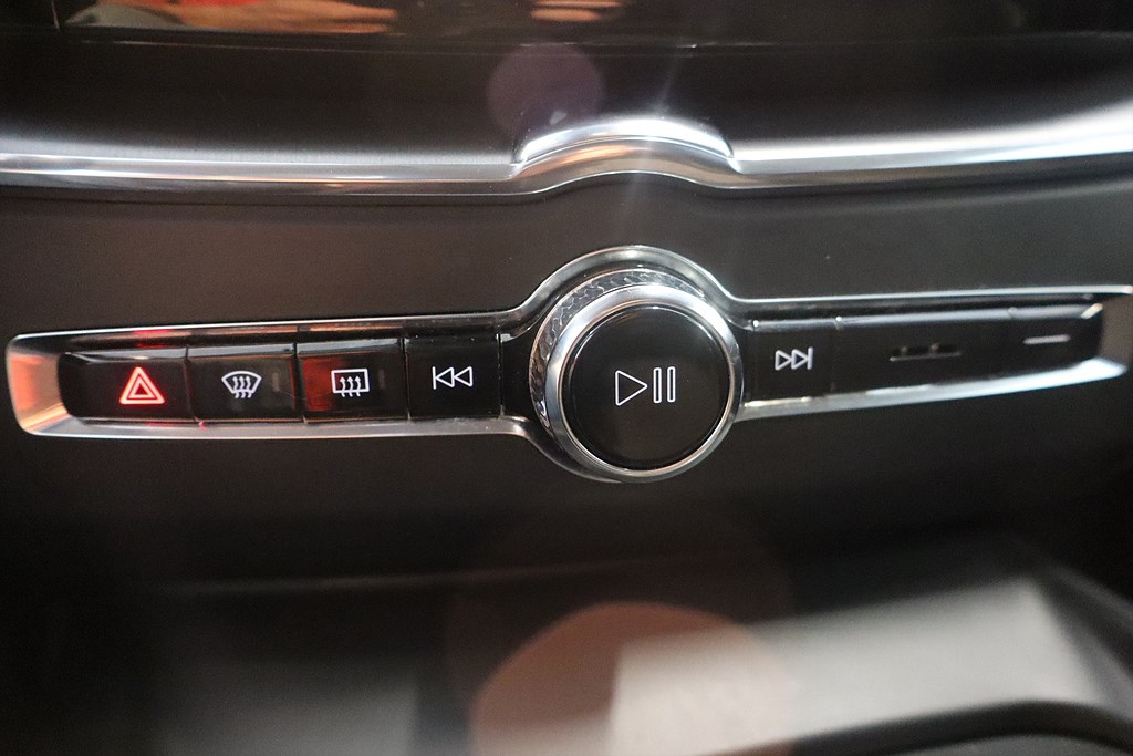 Bild på Momentum B4 197hk Aut AWD - B-KAMERA,CARPLAY