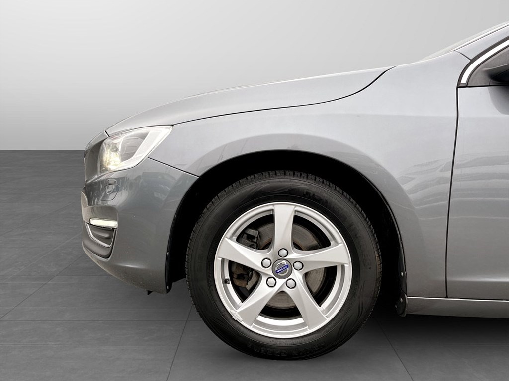 Bild på Momentum 190hk Aut - DRAG, BACKSENSORER