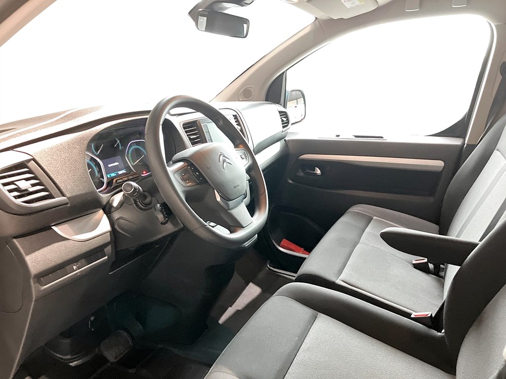 Bild på Feel 75kWh 136hk L3 - 9-SITS, B-KAMERA