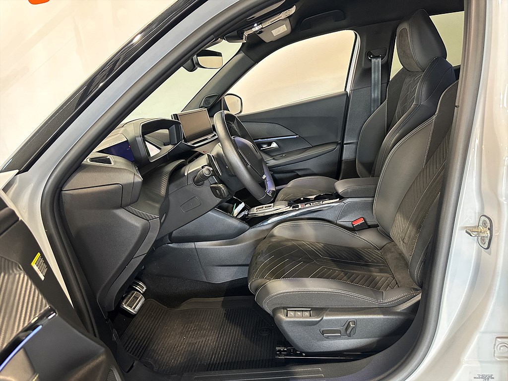 Bild på GT 1.2 PT 130hk Aut - B-KAMERA, NAV, CARPLAY
