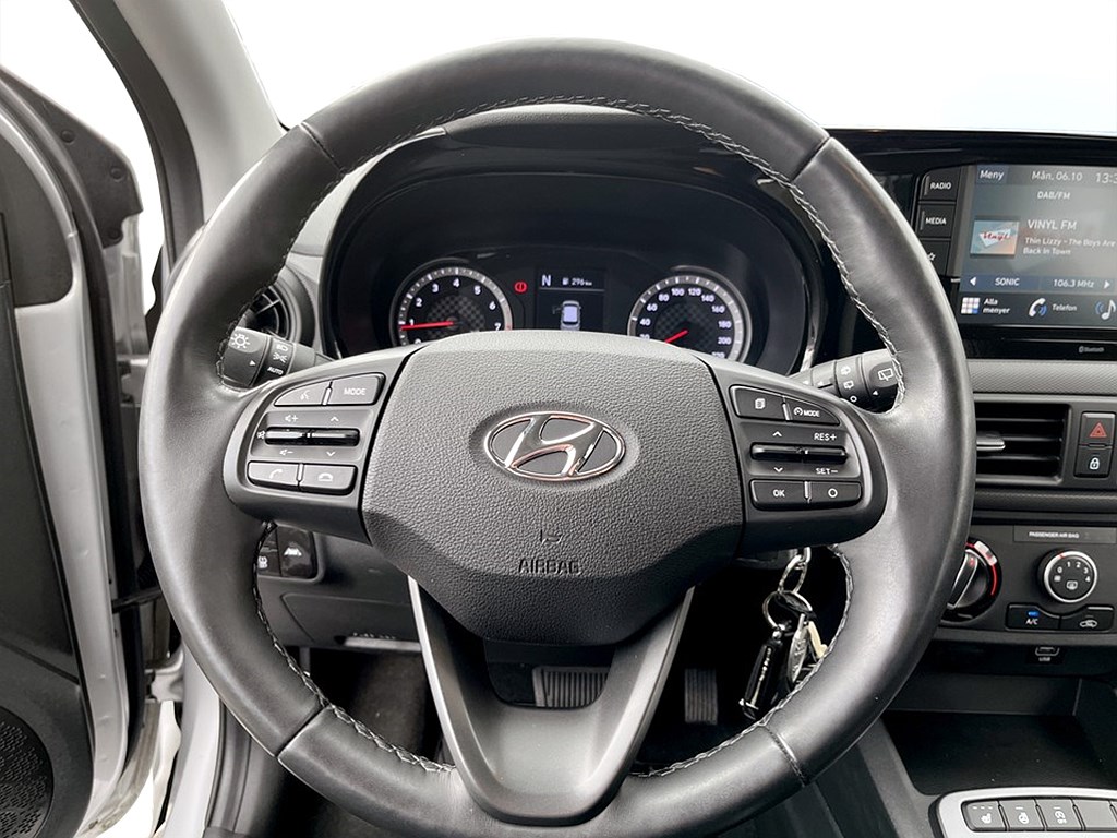 Bild på Essential 1.0 Blue 67hk Aut - CARPLAY, RATTVÄRME