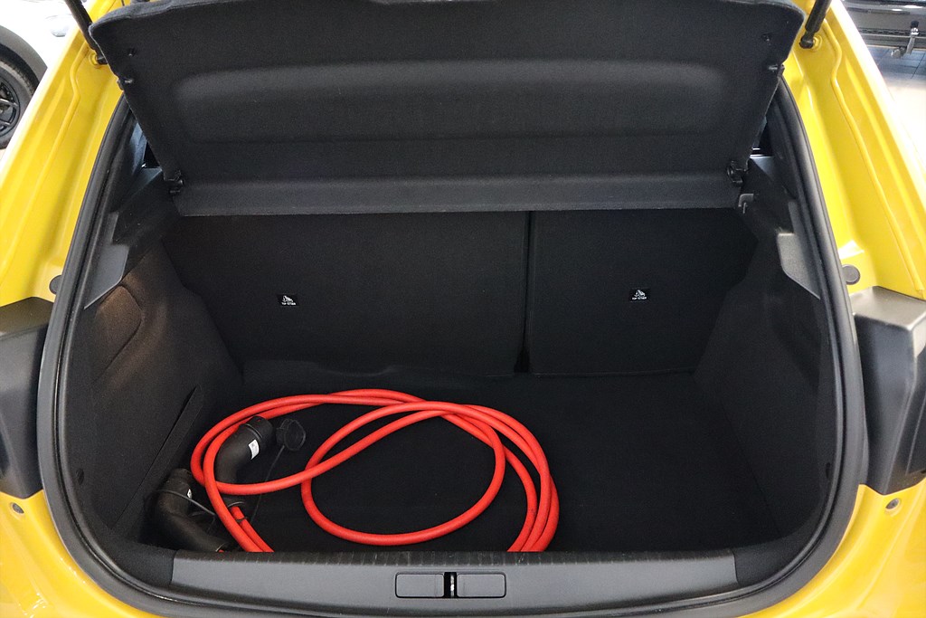 Bild på Allure Pack 50kWh 136hk ut - B-KAMERA, CARPLAY