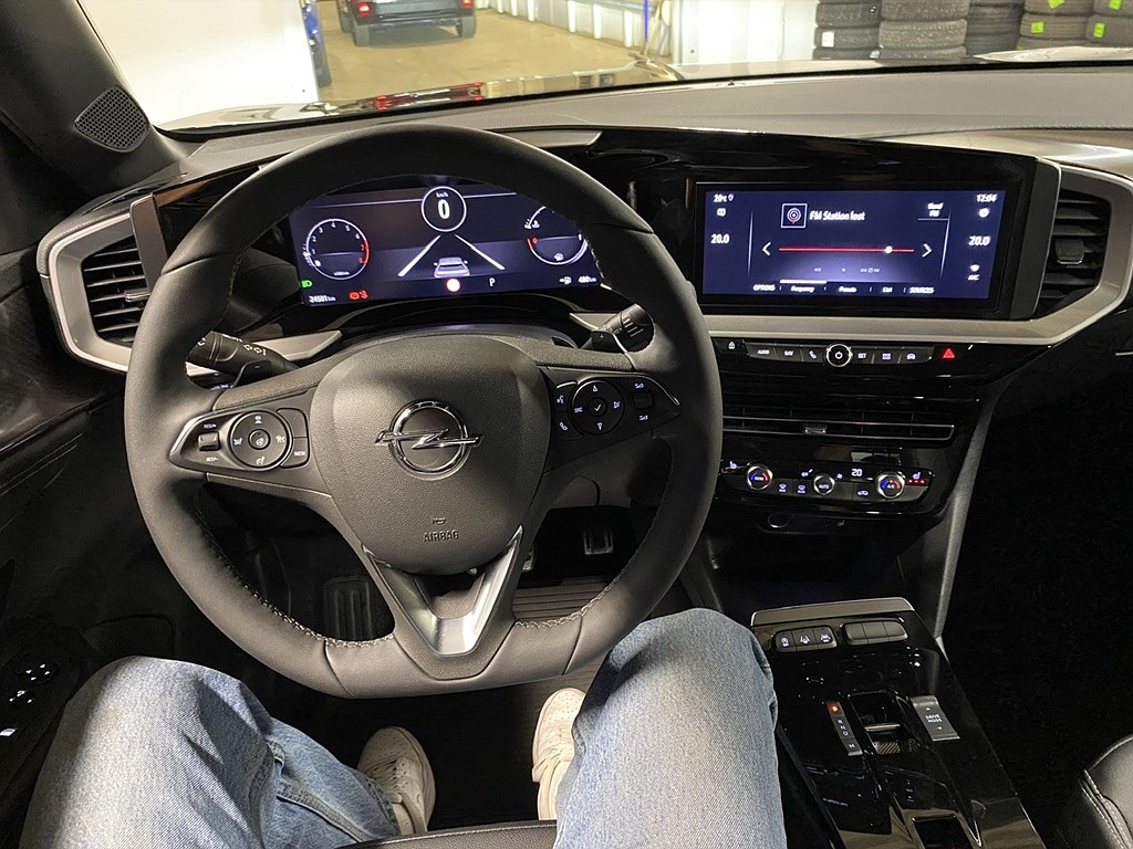 Bild på Ultimate 1.2 PT 130hk Aut - RATTVÄRME, CARPLAY