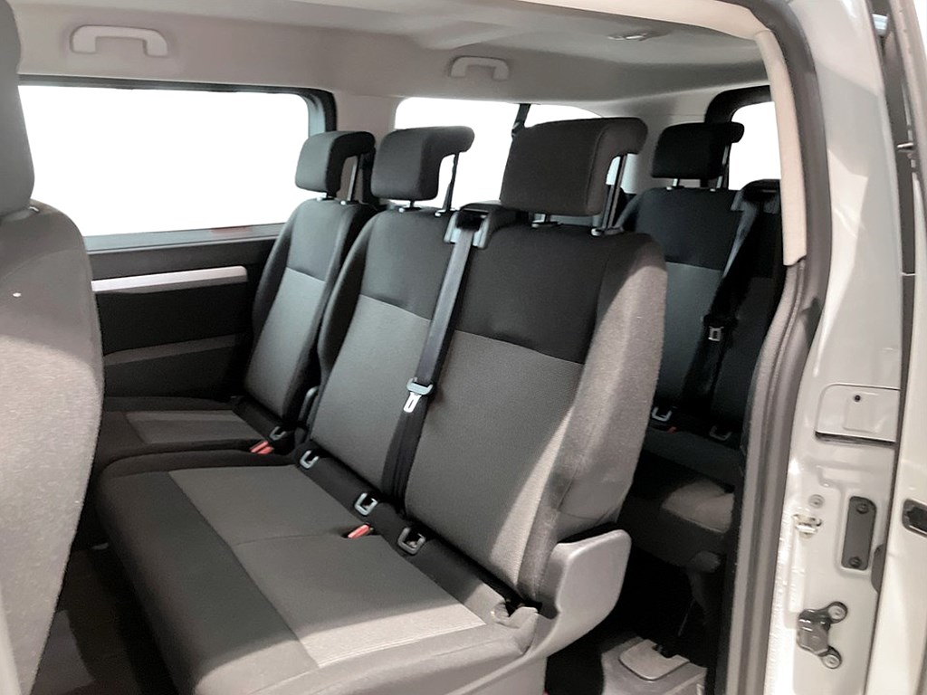 Bild på Feel 75kWh 136hk L3 - 9-SITS, B-KAMERA