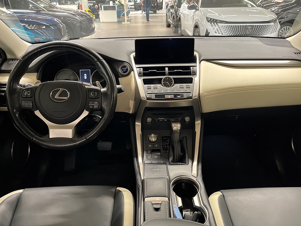 Bild på 300h AWD E-CVT Kyushi Edition 197hk Aut - NAV , BACKKAMERA