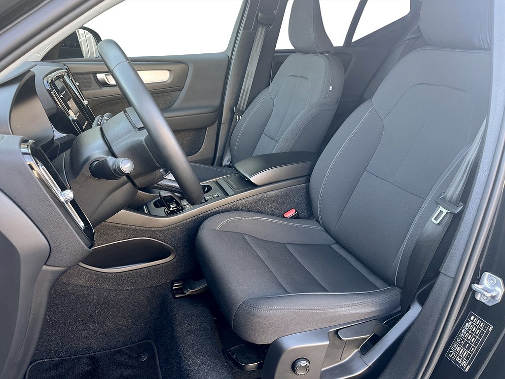 Bild på Momentum B4 197hk Aut - B-KAMERA, CARPLAY