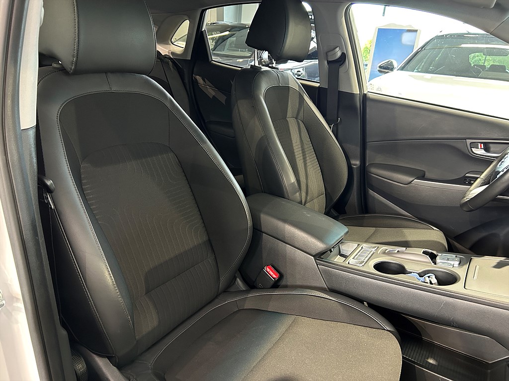 Bild på Essential 39kWh 136hk Aut - B-KAMERA, CARPLAY